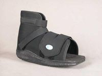 Slimline Cast Boot Black Square-Toe Adult Medium