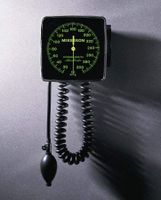 McKesson LUMEON Medium Cuff Arm Aneroid Sphygmomanometer with Cuff 01-750W-11ABKGM 1Each