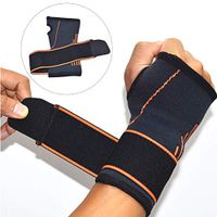 DAVEVY Adjustable Wrist Support Brace Sports Exercise Training Hand Protector Wrist Wraps with Thumb Loops for Cross Training Yoga Weight Lifting General Workout (1pcs)