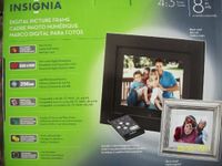 Insignia NS-DPF8WW-09 - Digital photo frame - flash 128 MB - 8" - 800 x 480 - black