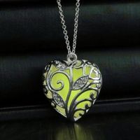 Hemlock Noctilucent Gemstone Necklace, Women Love Heart Pendant Necklaces Noctilucent Clothes Chain (Green)