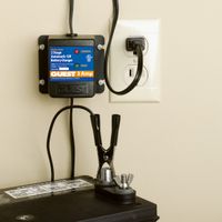 Guest 2603 Marine Battery Maintainer/Charger (12-Volt, 3-Amps, Single Output)