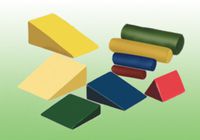 Foam Wedge with Vinyl Cover Size: 6" H x 20" W x 22" D