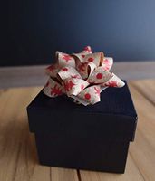 POSHNPRETTY 2" Star Gift Package Wrap Bows with Adhesive Back - 25 Pieces (Red Christmas Tree Kraft Paper)