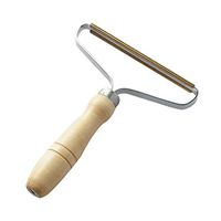 Wooden Sweater Clothes Lint Remover, Trimmer Shaver Manual Portable Clothing Care Lint Remover for cleaning your clothing, bedding, furniture, and car upholstery.