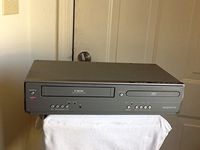 Magnavox DV200MW8 DVD/CD Player, VCR Video Cassette Recorder. 4-Head Hi-Fi Stereo VHS Player. Dolby Digital Sound, CD Digital Out, WORKS GREAT!