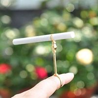 Metal Ring Finger Hand Rack Cigarette Holder Clip Hands Free Smoking Holder for Women/Men Smoker Smoking Accessories Gift (M(17mm), Gold 1)