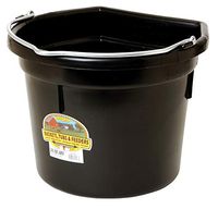 Little Giant Plastic Animal Feed Bucket (Black) Flat Back Plastic Feed Bucket with Metal Handle (22 Quarts / 5.5 Gallons) (Item No. P22FBBLACK)
