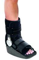 MaxTrax ROM Walker Cast Boot Short, Small