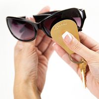 Gwee - Keyring, Magnetic Microfiber Eyeglass Cleaning Cloth, Perfect for Wiping Glasses and Touchscreens, Includes Keyring for Easy Access, Ultra-Fresh Antimicrobial Protection, Gold 2-Pack