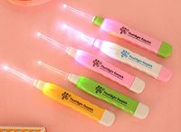 Lingduan 2 Pcs Kids Baby Safe LED Flash Lighting Ear pick Spoon Earwax Curette Remover Tool (2 Pcs)