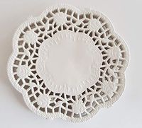 gastro Doilies. 500 Pcs Round Lace Paper Plates on a Table. Diameter 10cm (4 Inches) New