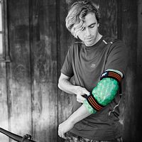 Kool'N FX Hot & Cold Therapy, Reusable Elbow Gel Pack with Adjustable Straps - Great for Sports Injuries, Post Surgery, Sprained Elbows, Arthritis, Joint Pain Relief & More (Medium/Large)