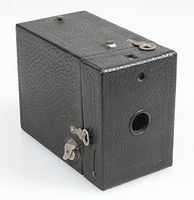 KODAK BROWNIE BOX CAMERA