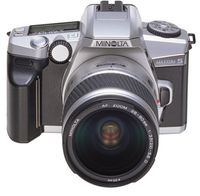 Minolta Maxxum 5 35mm SLR Quartz Date Kit with 28-80mm Zoom Lens