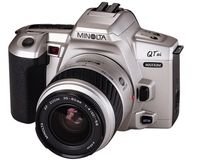 Minolta Maxxum QTsi 35mm SLR Camera Kit w/ 35-80mm Lens (Discontinued by Manufacturer)