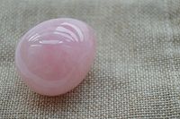 45 * 35mm Yoni Egg Rose Quartz Jade Massage Stone Yoni Egg for Kegel Pelvic Training Jade Yoni Egg Women Yoni Postnatal Recovery