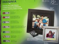 Insignia NS-DPF8WW-09 - Digital photo frame - flash 128 MB - 8" - 800 x 480 - black