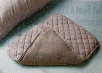 QUILTED MAGNETIC THERAPY PAD WITH 32 MAGNETS