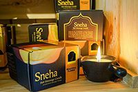 Beautiful Flower Scent, Best 100% Natural Hot Massage Oil Candle Aromatherapy Beautiful Flower Scent, 50g.