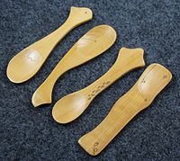 CHENGYIDA 8pcs/4 stlye Cartoon Animals Small Wooden Spoon Set for Baby Zakka Children's Wood Spoons Creative Tableware Kids Christmas Gifts (2pcs per stlye)