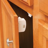 Safety 1st Magnetic Locking System (1 Key and 8 Locks)