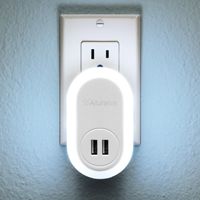 Aluratek AUNL01F Cool White LED Portable Plug-in Night Light with Dual USB Charging for Bedroom, Kitchen, Bathroom, Hallway, Stairs, Laundry, Pantry, Traveling, Baby Room, Garage