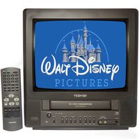 Toshiba MV13M3 13" TV/VCR Combo + 12 Disney VHS Movies