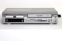 Hitachi DV-PF2U DVD/VCR Combo DVD Player Video Cassette Recorder Player VCR w/ Hi Fi Stereo & Mp3 Playback