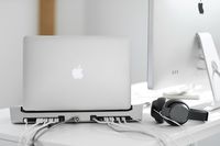 Horizontal Dock for 13-inch MacBook Pro with Retina Display by Henge Docks