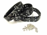 3pcs Large L Ornament Design Color Replacement Bands With Clasps for Fitbit FLEX Only /No tracker/ Wireless Activity Bracelet Sport Wristband Fit Bit Flex Bracelet Sport Arm Band Armband + Nice Crystals Feather Brooch