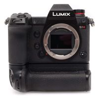 Panasonic LUMIX S1R Full Frame Mirrorless Camera with 47.3MP MOS High Resolution Sensor, L-Mount Lens Compatible, 4K HDR Video and 3.2" LCD - DC-S1RBODY