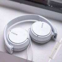NY Over Ear Best Stereo Extra Bass Portable Headphones Headset for Apple iPhone iPod/Samsung Galaxy / mp3 Player / 3.5mm Jack Plug Cell Phone with Mic (Snow White) ...