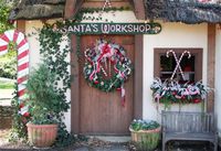 Leyiyi 8x6ft Photography Background Santa Claus's Workshop Grunge Graffiti Wood Cabin Wreath Merry Christmas Tree Hockey Candy Plants Vintage Window Photo Portrait Vinyl Studio Video Prop