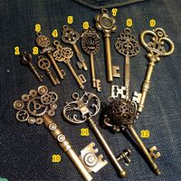 WellieSTR Vintage Skeleton Keys Charm Set Royal Key in Antique Bronze Pack of 12 Keys, 12 Different Style, No Repeat