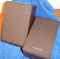 Realistic 7W Walnut Bookshelf Speakers