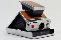 POLAROID SX 70 ORIGINAL BROWN LEATHER SLR CAMERA , NEAR MINT CONDITION.