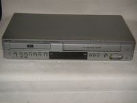 Sanyo DVW7100 DVD player with Built-in 4-HEAD Hi-Fi VCR recorder
