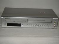 Sylvania VCR & DVD/CD Player Combination, Model SRD2900