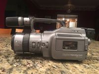 Sony DCR-VX1000 Digital Handycam with 10x Optical Zoom LCD