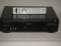 MAGNAVOX 4 Head Hi-Fi Stereo VCR, Model VRT-462, Remote Control