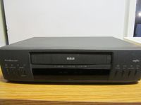 RCA VR525 Video Cassette Recorder Player VCR